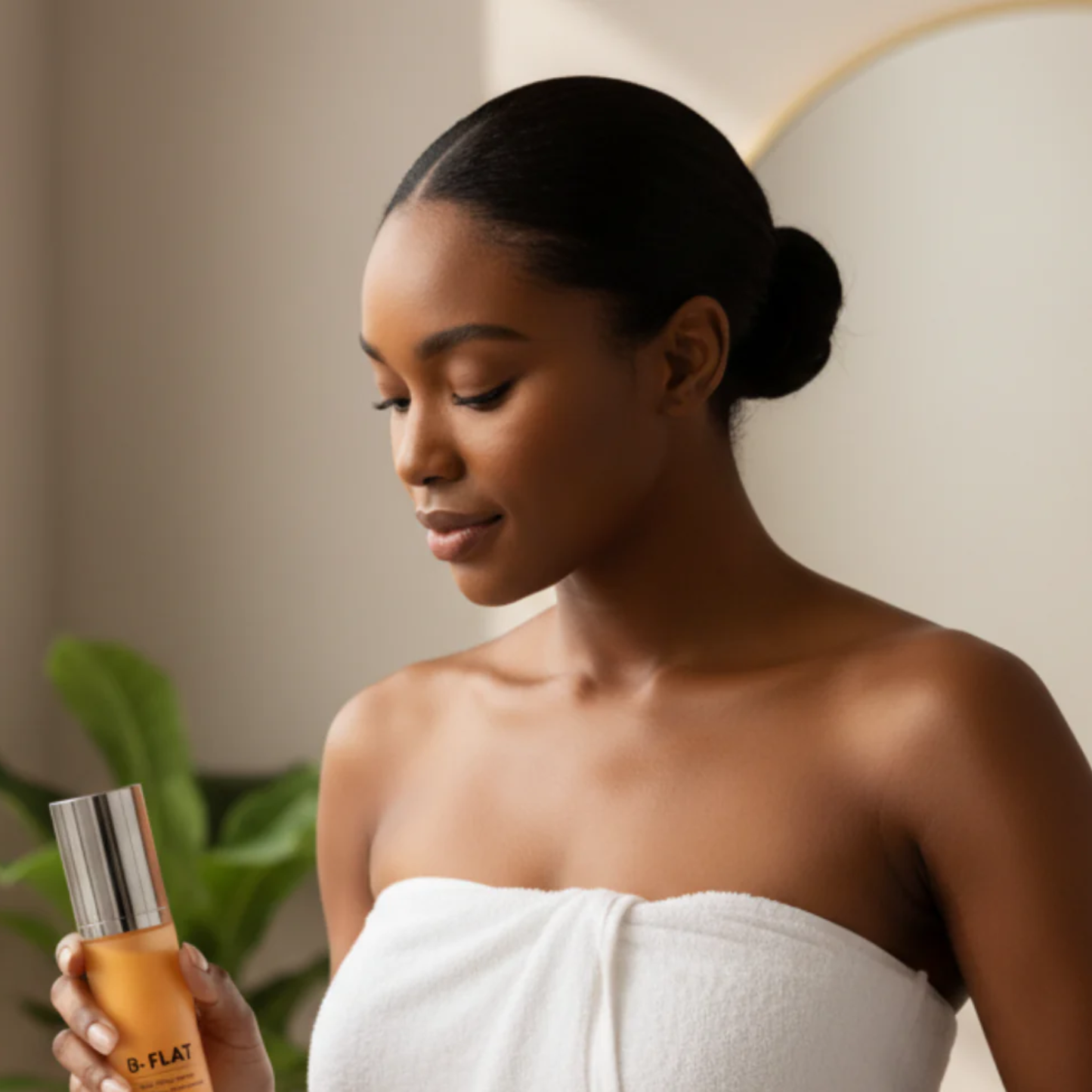 Bodevey  B-FLAT creme    Verstevigt de huid.